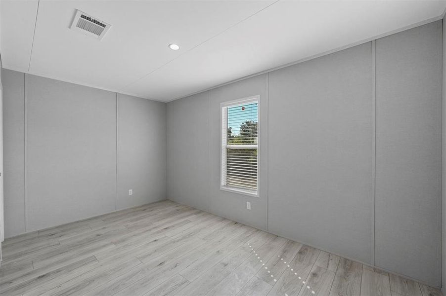 Spacious, unfurnished interior of a new home in , Granbury (Image 17).