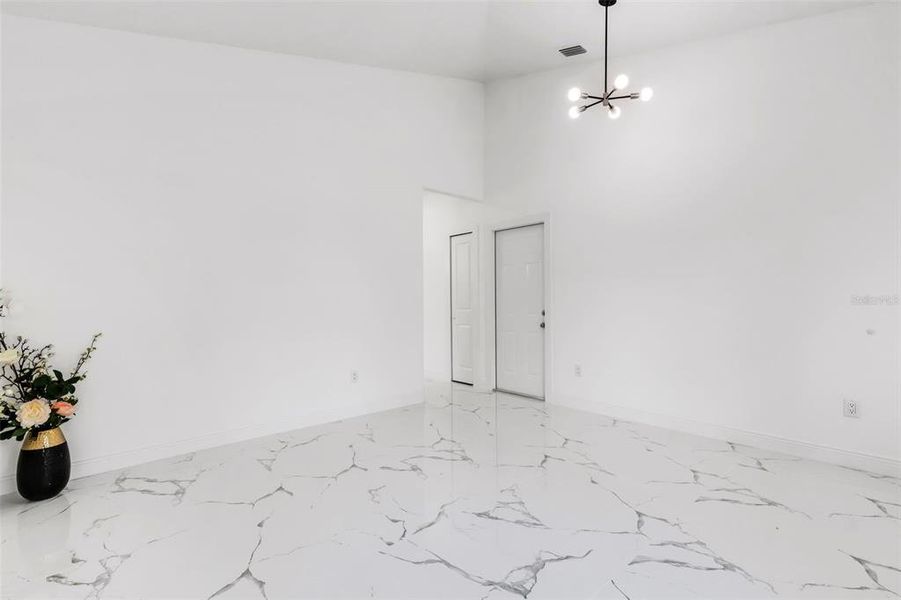 Spacious, unfurnished interior of a new home in , Tampa (Image 36).