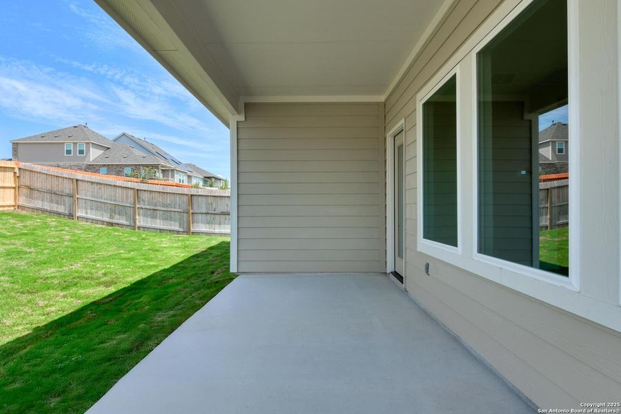 Spacious, unfurnished interior of a new home in Arcadia Ridge, San Antonio (Image 12). Spacious, unfurnished interior of a new home in Arcadia Ridge, San Antonio (Image 12).