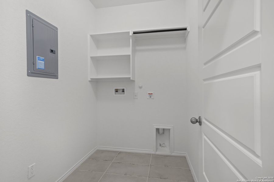 Spacious, unfurnished interior of a new home in Stillwater Ranch 45', San Antonio (Image 15).