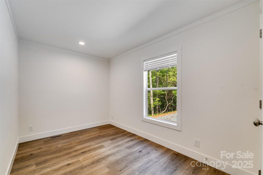 Spacious, unfurnished interior of a new home in , Hayesville (Image 14).