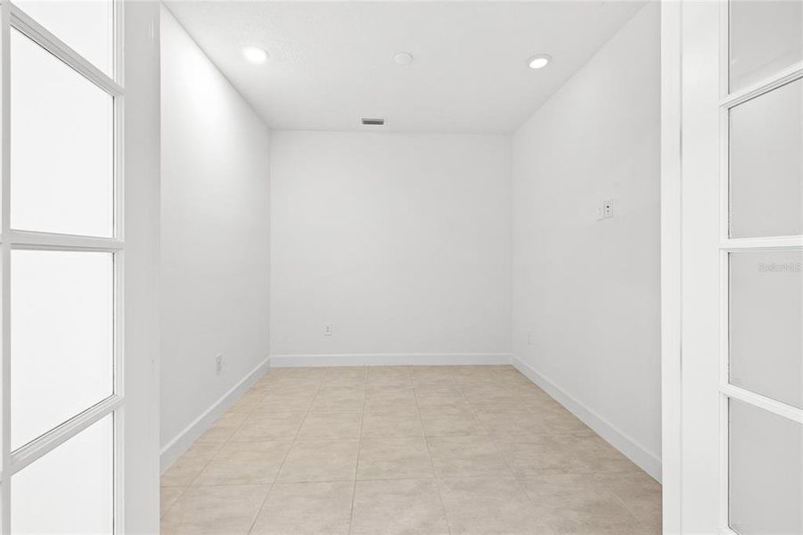 Spacious, unfurnished interior of a new home in Harvest At Ovation 50s, Winter Garden (Image 32).