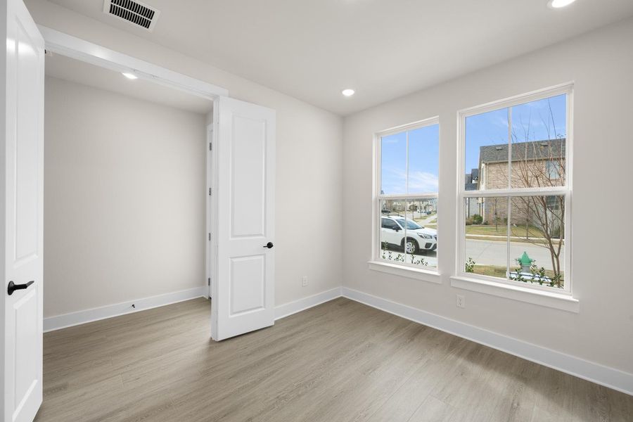Spacious, unfurnished interior of a new home in The Retreat at Harvest, Argyle (Image 26).