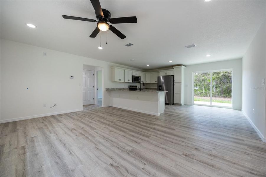 Spacious, unfurnished interior of a new home in , Ocklawaha (Image 31).