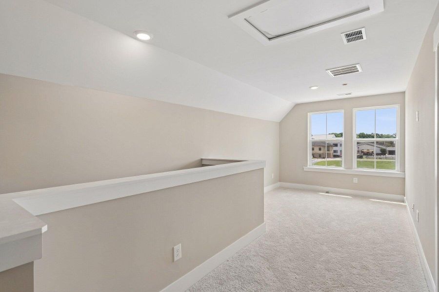 Spacious, unfurnished interior of a new home in , Charleston (Image 35).