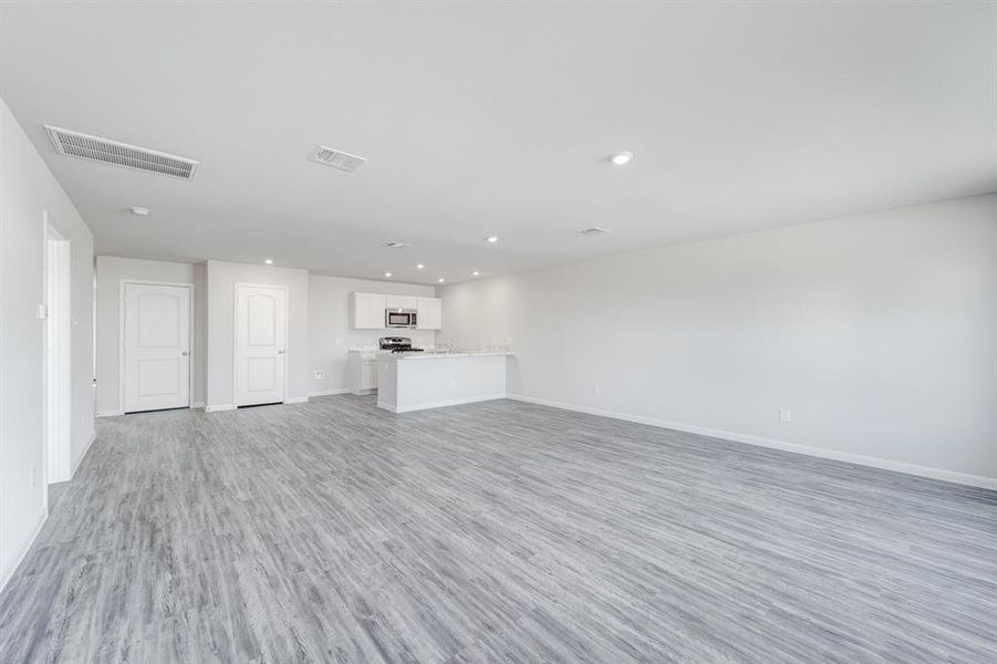 Spacious, unfurnished interior of a new home in Villages of Mayfield, Cleburne (Image 25).