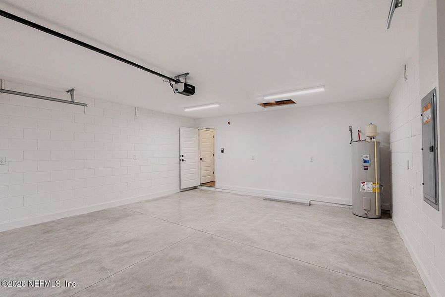Spacious, unfurnished interior of a new home in , Palm Coast (Image 37).