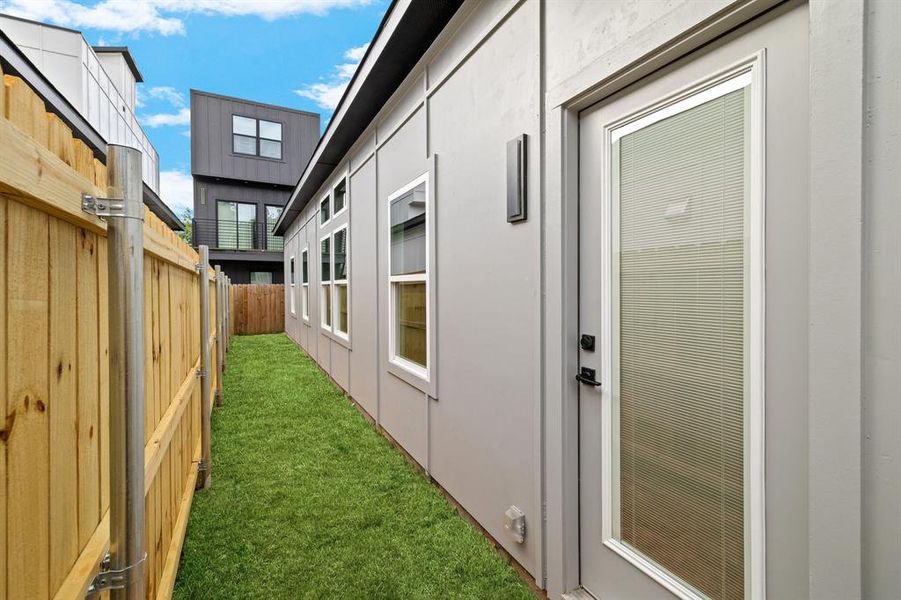 Exterior details and patio area of a home in , Dallas (Image 3).