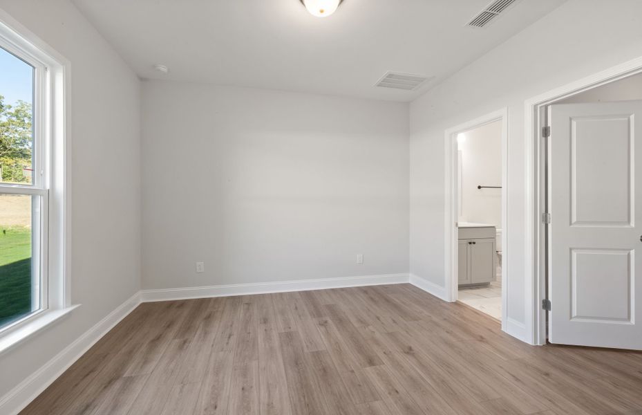 Spacious, unfurnished interior of a new home in Browning Stables, Wendell (Image 23).