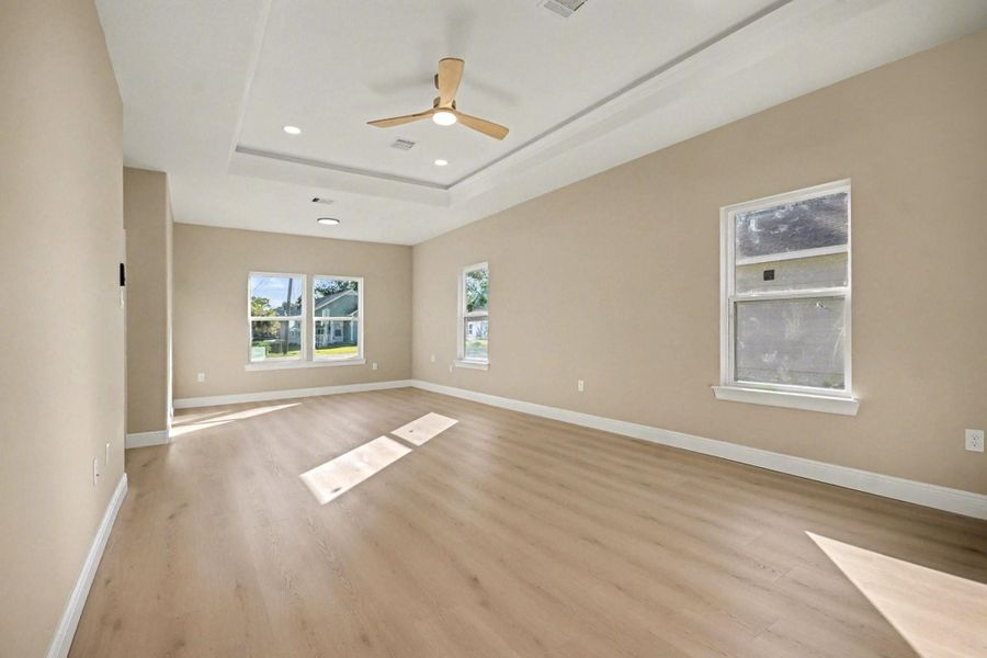 Spacious, unfurnished interior of a new home in , La Marque (Image 12).