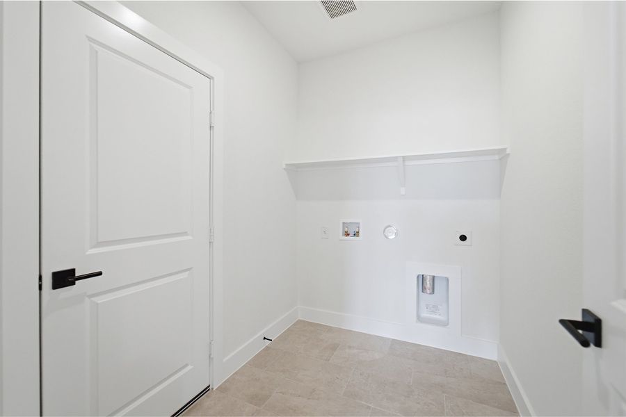 Spacious, unfurnished interior of a new home in Santa Rita Ranch, Liberty Hill (Image 50). Spacious, unfurnished interior of a new home in Santa Rita Ranch, Liberty Hill (Image 50).