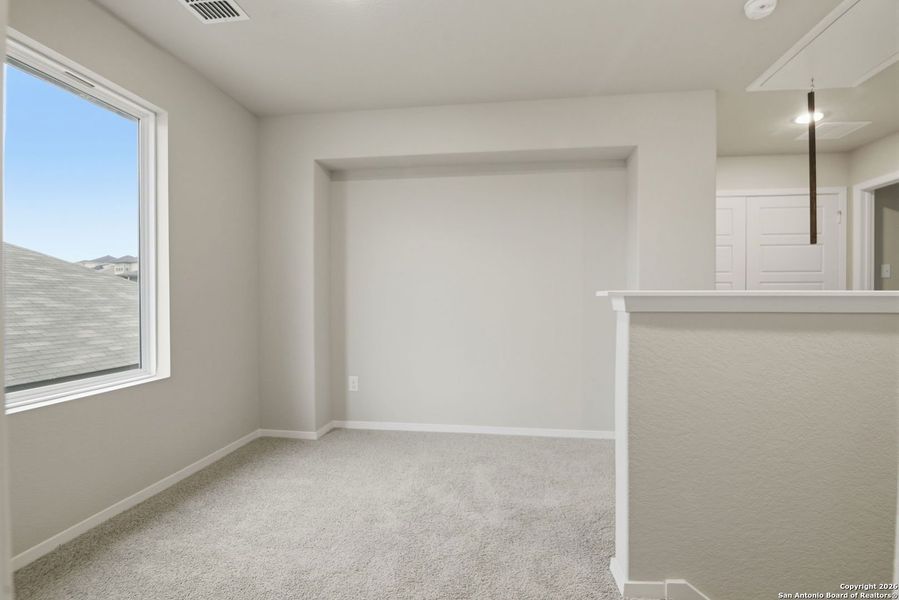 Spacious, unfurnished interior of a new home in Hunters Ranch, San Antonio (Image 17).