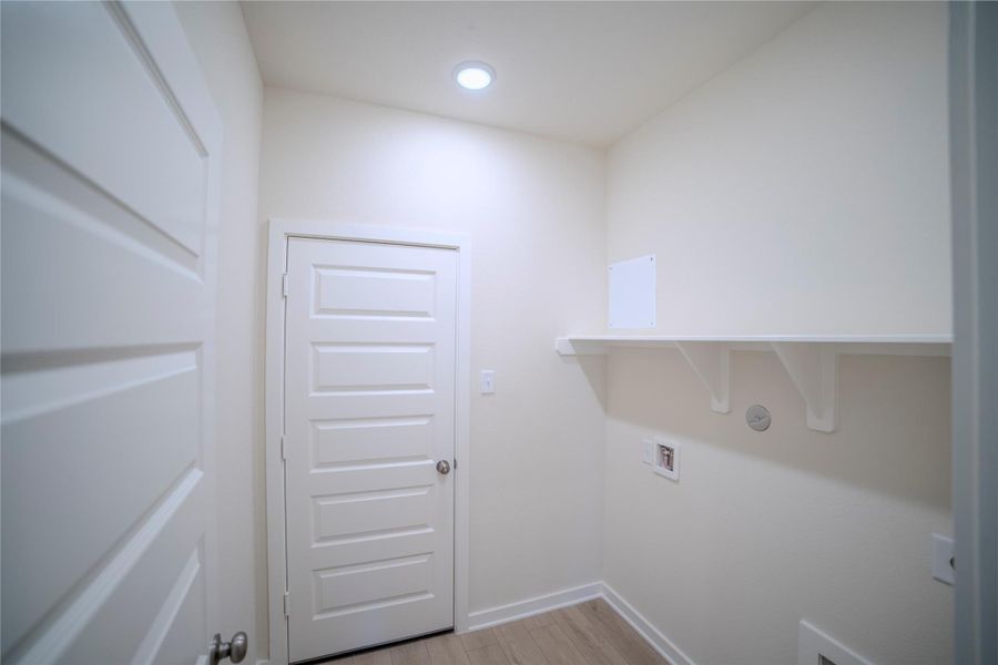 Spacious, unfurnished interior of a new home in , Brenham (Image 20).