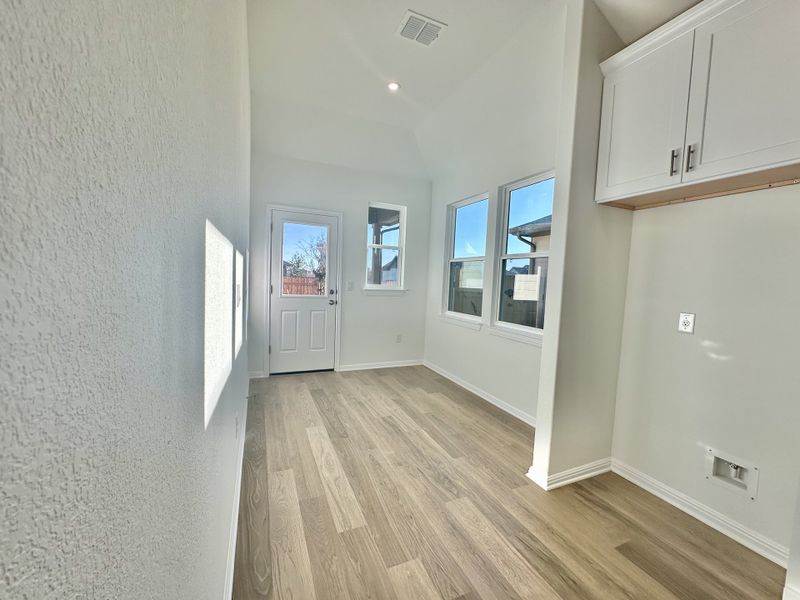 Spacious, unfurnished interior of a new home in Porter Country, Buda (Image 11). Spacious, unfurnished interior of a new home in Porter Country, Buda (Image 11).