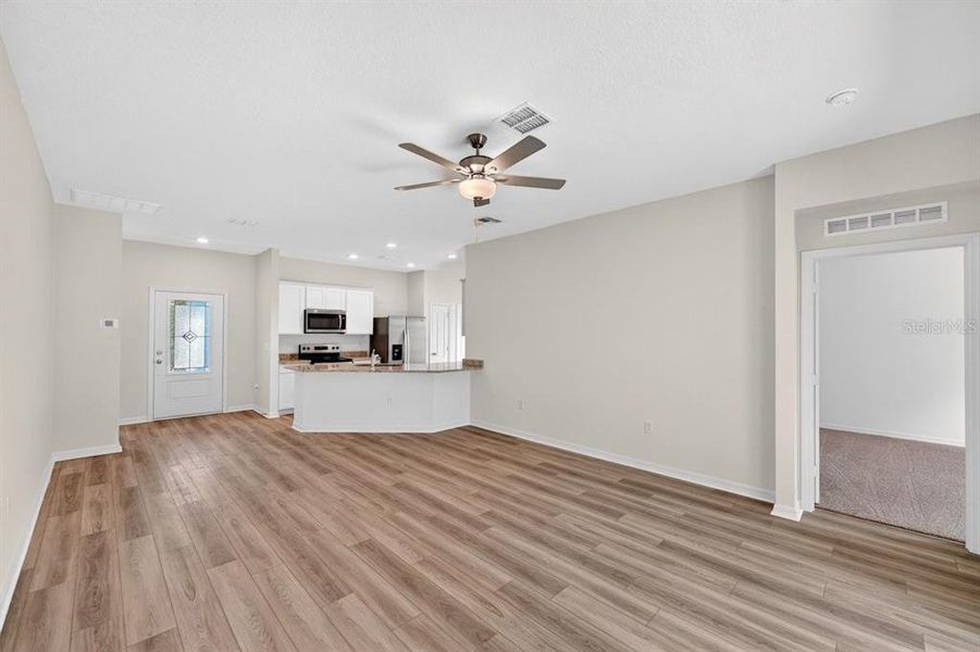 Spacious, unfurnished interior of a new home in , Deltona (Image 30).