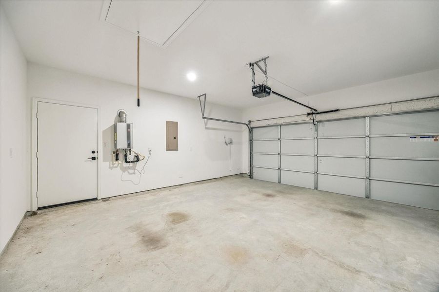 Spacious, unfurnished interior of a new home in Artavia, Conroe (Image 23).