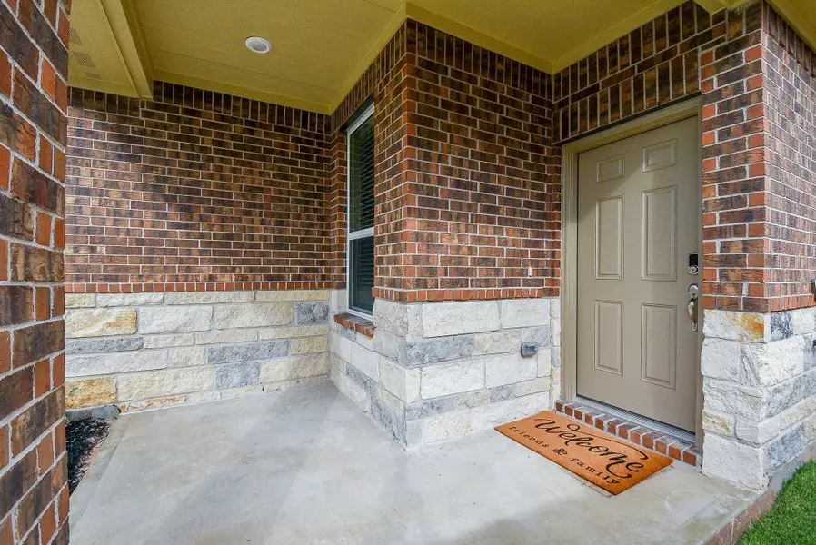 Exterior details and patio area of a home in Montgomery Oaks - Premier, Conroe (Image 4). Exterior details and patio area of a home in Montgomery Oaks - Premier, Conroe (Image 4).