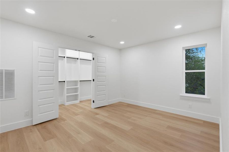 Spacious, unfurnished interior of a new home in , Dallas (Image 23).