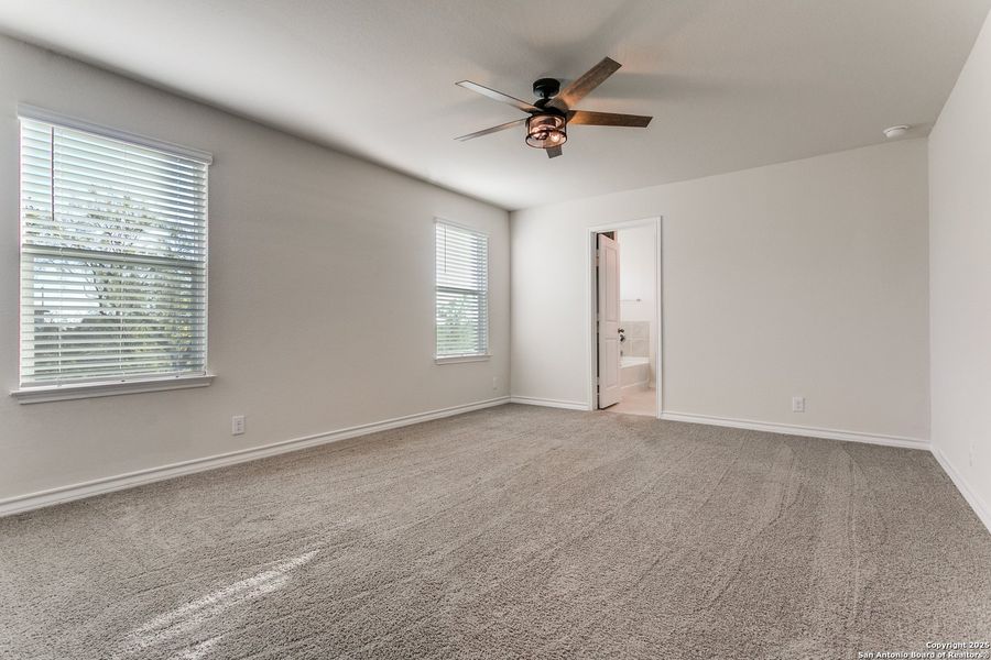 Spacious, unfurnished interior of a new home in The Canyons at Amhurst, San Antonio (Image 16).
