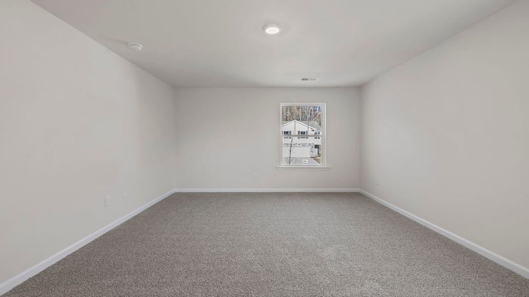 Spacious, unfurnished interior of a new home in Cloverdale Hills, Piedmont (Image 24).