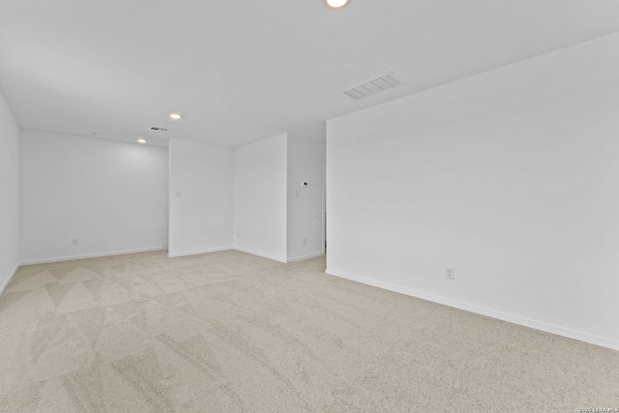 Spacious, unfurnished interior of a new home in Spring Grove, St. Hedwig (Image 26).