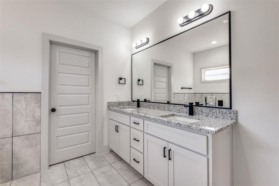 Furnished interior view inside a new home in , Dallas (Image 10).