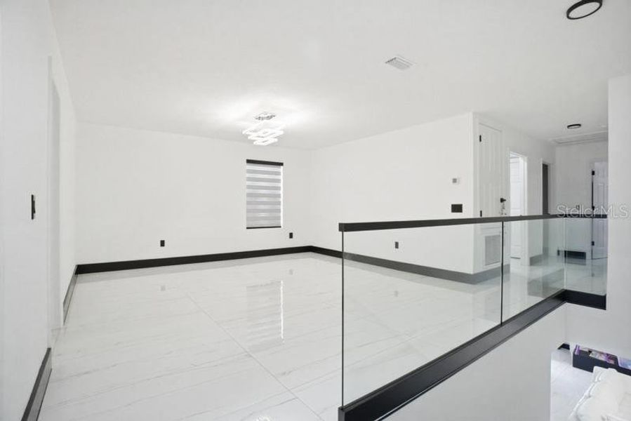 Spacious, unfurnished interior of a new home in Storey Creek, Kissimmee (Image 25).