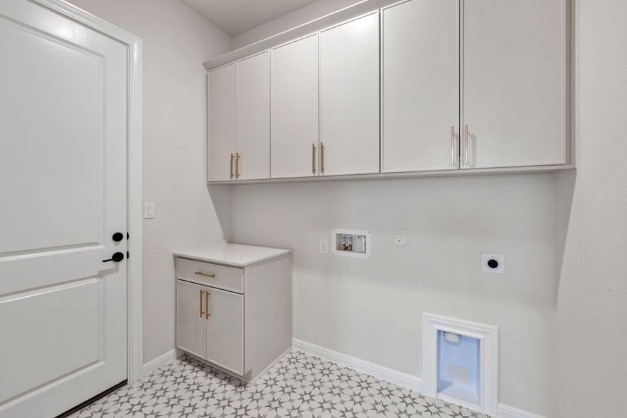 Representative images and renderings are for illustrative purposes. Actual structural options and design finishes of home may vary.