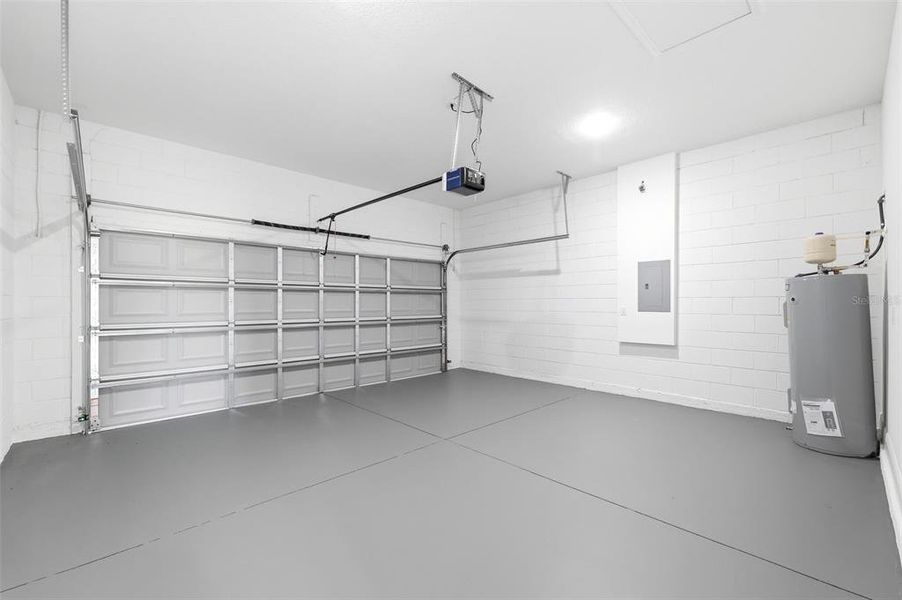 Spacious, unfurnished interior of a new home in , Ocala (Image 30).