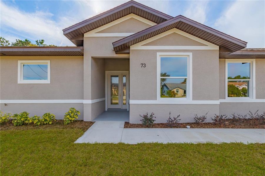 Exterior details and patio area of a home in , Palm Coast (Image 3).