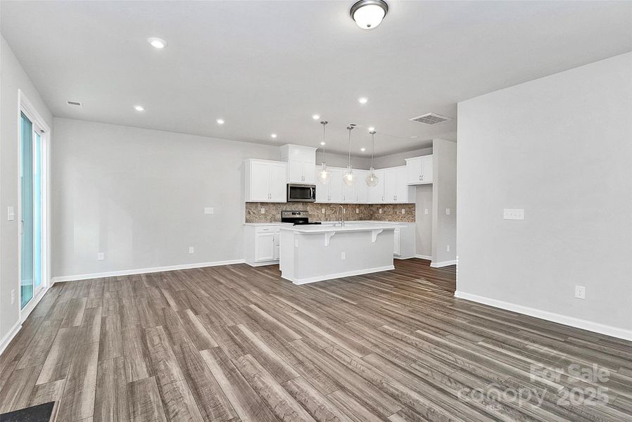Spacious, unfurnished interior of a new home in Somerset, Fort Mill (Image 20). Spacious, unfurnished interior of a new home in Somerset, Fort Mill (Image 20).