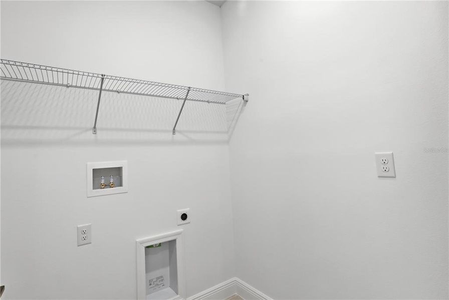 Spacious, unfurnished interior of a new home in Vintner Reserve, Clermont (Image 17).