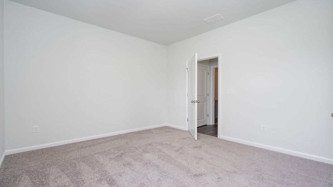 Representative unfurnished interior of a home built from the ROBIE by D.R. Horton in Island Green, Myrtle Beach (Image 31).