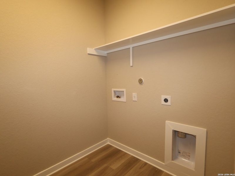 Spacious, unfurnished interior of a new home in Winding Brook, San Antonio (Image 22). Spacious, unfurnished interior of a new home in Winding Brook, San Antonio (Image 22).