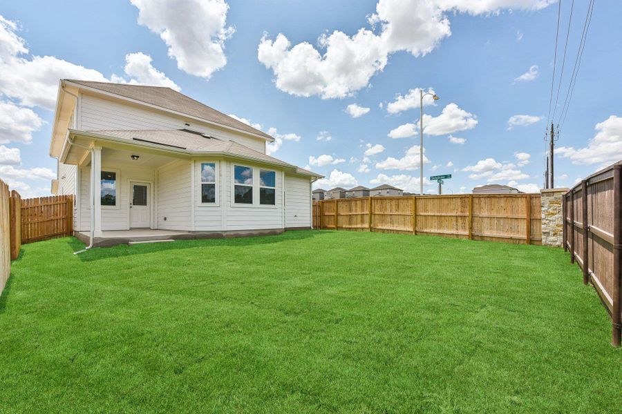 Exterior details and patio area of a home in Edgebrooke, Pflugerville (Image 20).