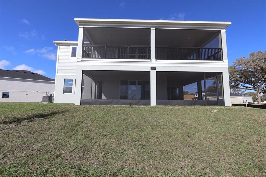 Exterior details and patio area of a home in Willow Run, Apopka (Image 3).