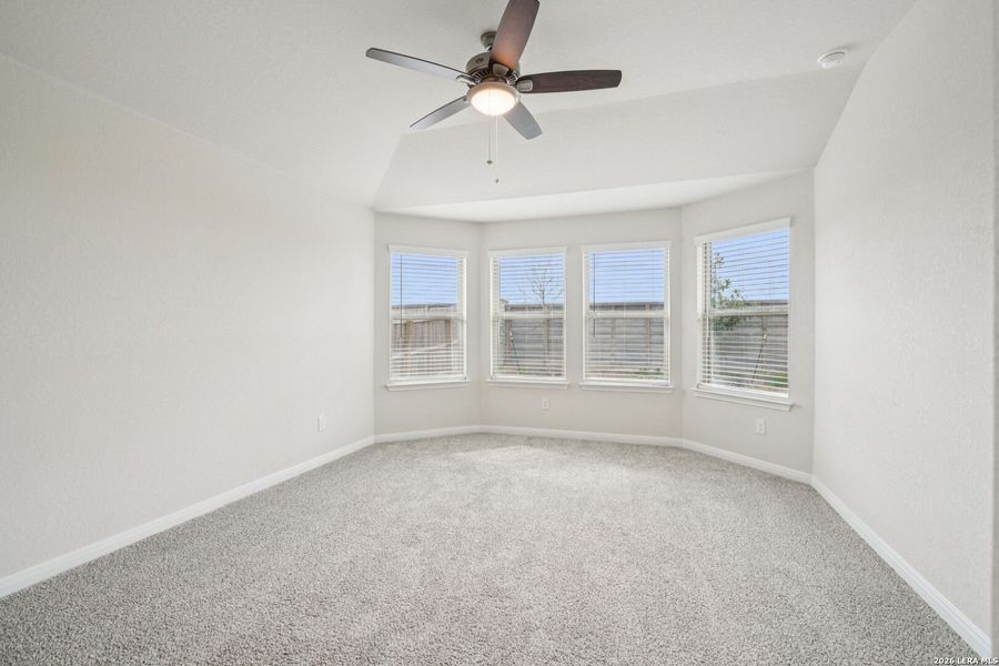 Spacious, unfurnished interior of a new home in Catalina, Converse (Image 25).