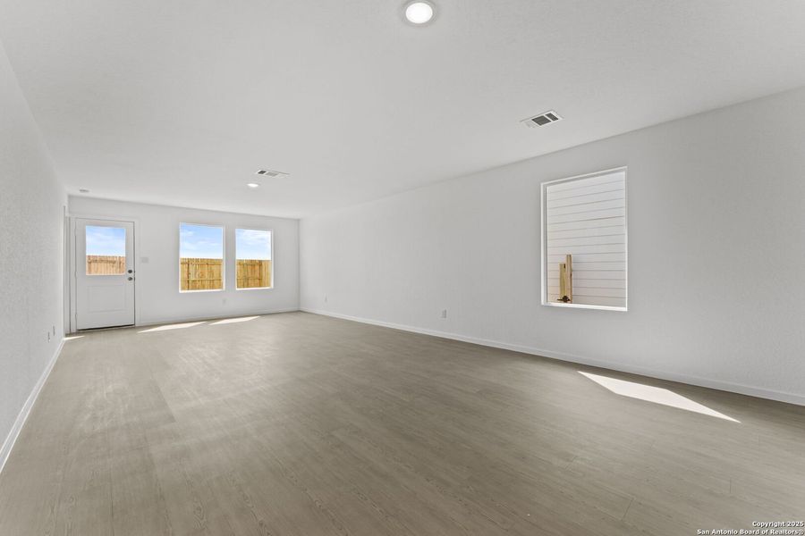 Spacious, unfurnished interior of a new home in , New Braunfels (Image 24).