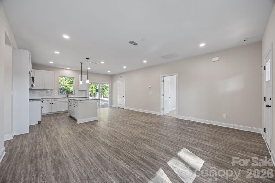 Spacious, unfurnished interior of a new home in , Kings Mountain (Image 8).