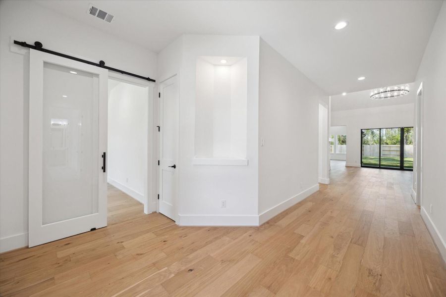 Spacious, unfurnished interior of a new home in Artavia, Conroe (Image 20). Spacious, unfurnished interior of a new home in Artavia, Conroe (Image 20).