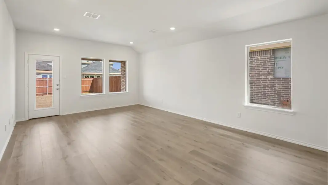 Spacious, unfurnished interior of a new home in Crossmill, Princeton (Image 5).