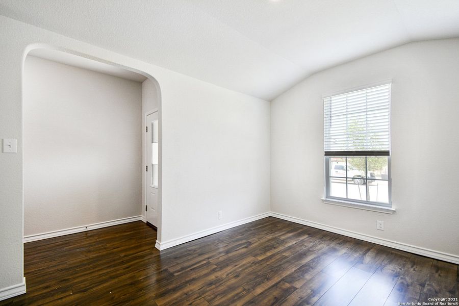 Spacious, unfurnished interior of a new home in The Canyons at Amhurst, San Antonio (Image 12). Spacious, unfurnished interior of a new home in The Canyons at Amhurst, San Antonio (Image 12).