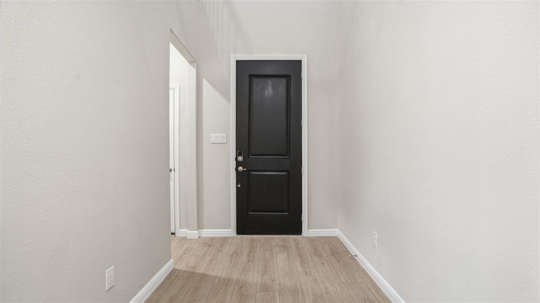 Spacious, unfurnished interior of a new home in Eden Ranch, Arlington (Image 25).