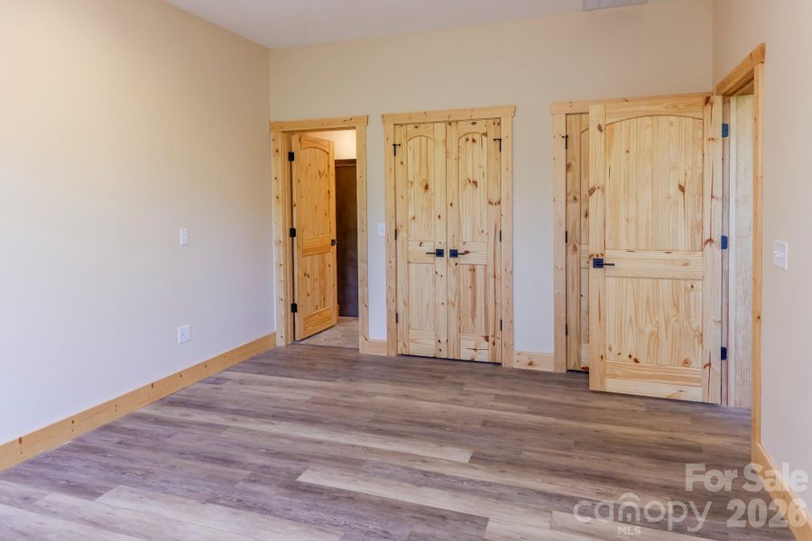 Spacious, unfurnished interior of a new home in , Lake Lure (Image 16).