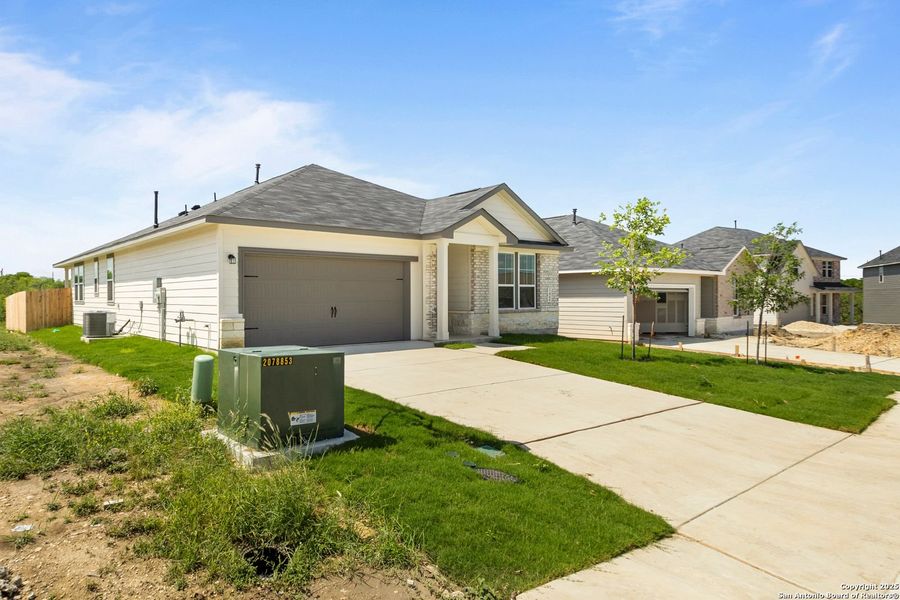Front exterior of a new home in Horizon Pointe, Converse, TX, highlighting curb appeal (Image 91).