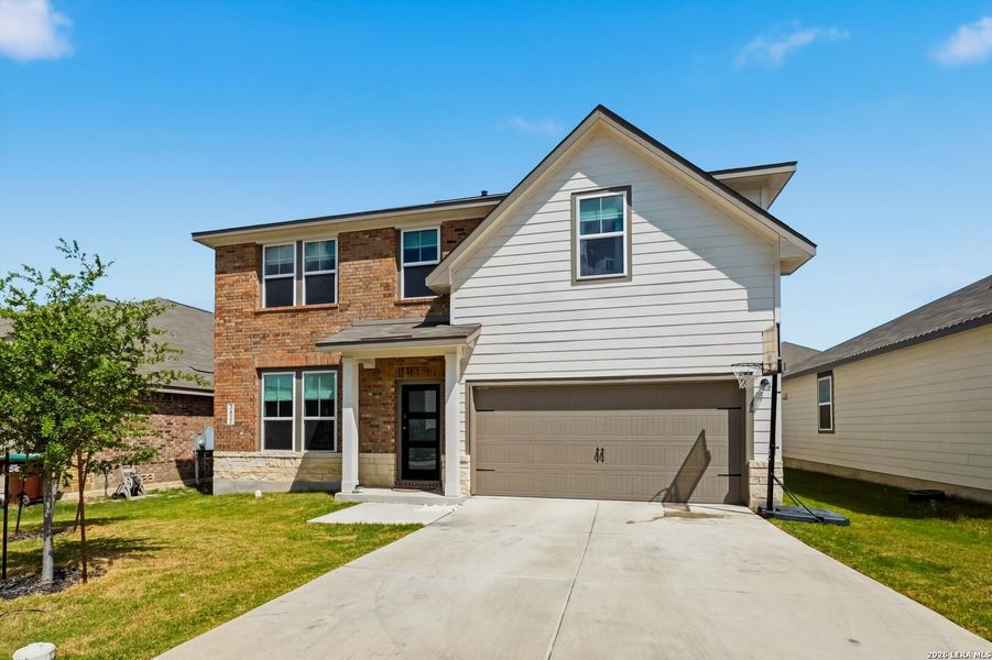 Front exterior of a new home in Horizon Pointe, Converse, TX, highlighting curb appeal (Image 20).