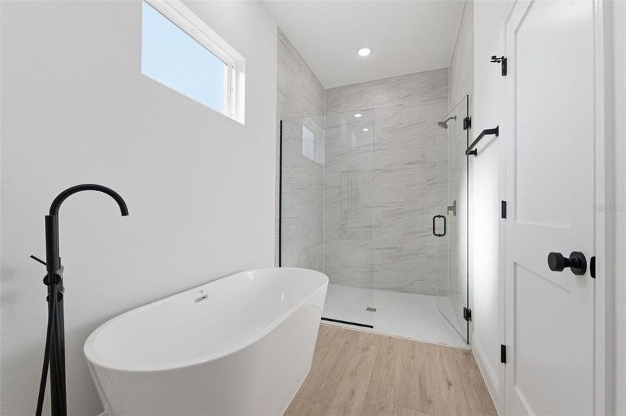 Furnished interior view inside a new home in , Dunnellon (Image 12).