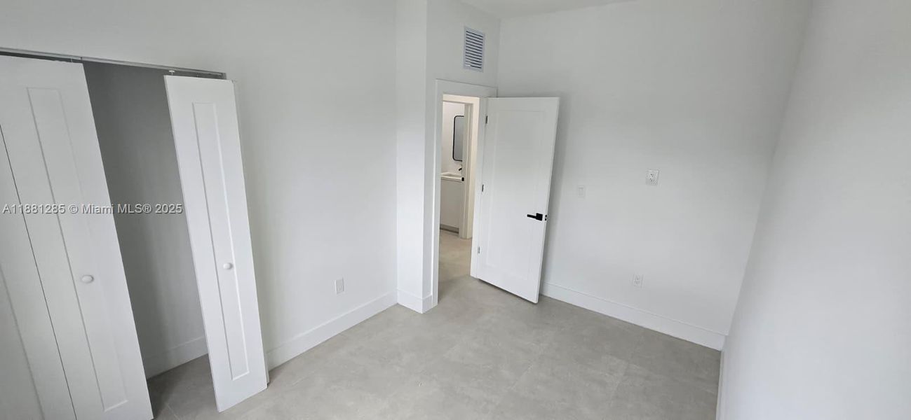 Spacious, unfurnished interior of a new home in , Pompano Beach (Image 12).