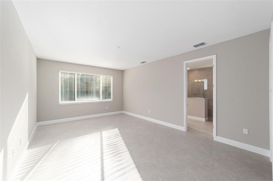 Spacious, unfurnished interior of a new home in , Ocala (Image 14).