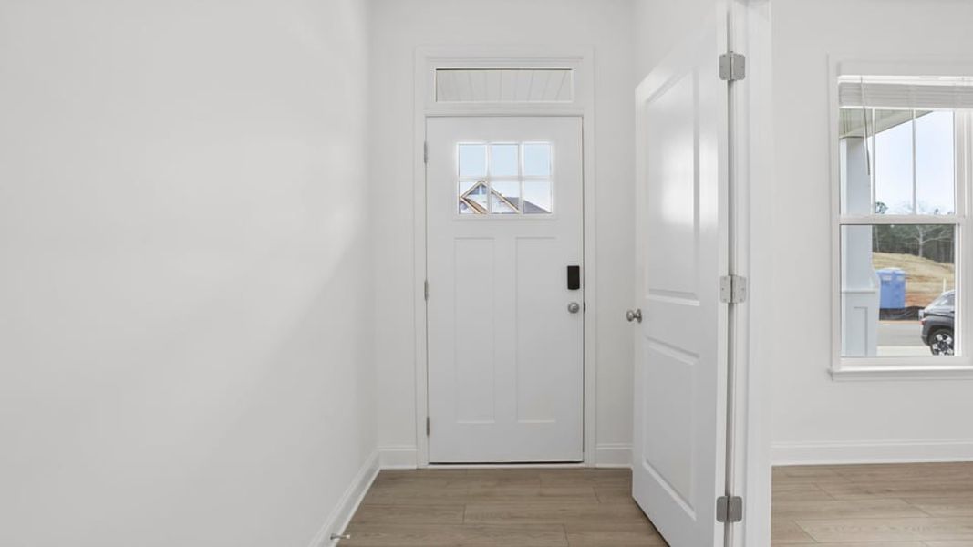 Spacious, unfurnished interior of a new home in Shadowood, Seneca (Image 11).